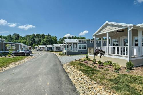 Modern Flat Rock Tiny House With Community Pool