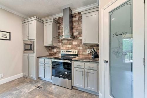 Spacious Blue Ridge Abode With Private Pond!
