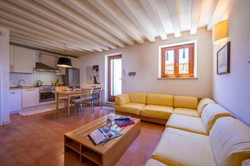 Villa Faccioli Magnolia And Oleandro With Shared Pool - Happy Rentals