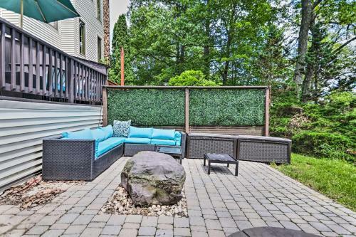 Stylish Tannersville Townhome With Fire Pit!