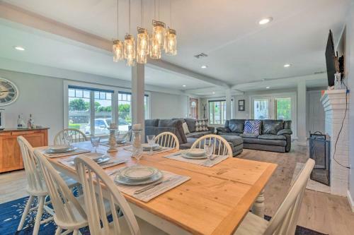 Charming Narragansett Retreat With Coastal View