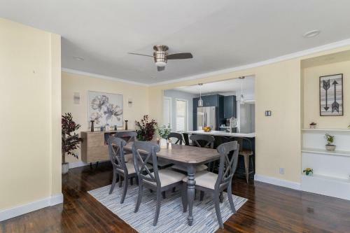 Spacious Coastal Tiverton Waterfront Getaway Cottage