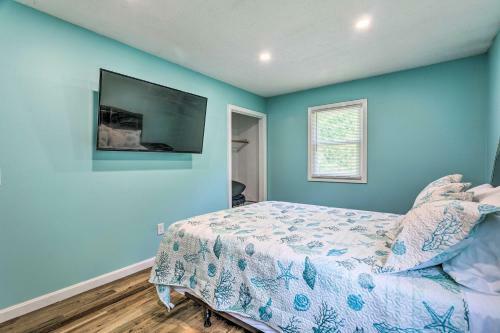 Vibrant Westerly Home With Private Pool And Yard!