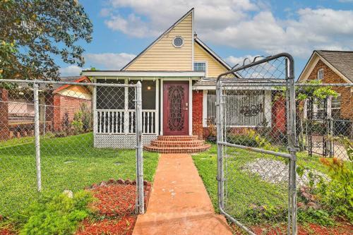 Unique Houston Getaway About 1 Mi To Downtown!