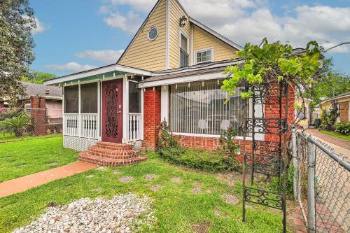 Unique Houston Getaway About 1 Mi To Downtown!