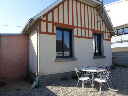 Comfortable Holiday Villa, 50m From The Sea