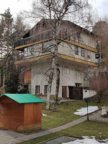 Large 1 Bedroom Apartment With Large Balcony