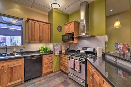 Apartamento Idyllic Dtwn Anchorage Condo With Fireplace!
