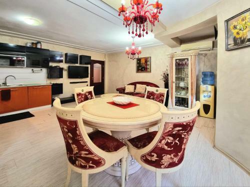 Apartamento Aristocratic 3 Bedr.apartment In Seper Center