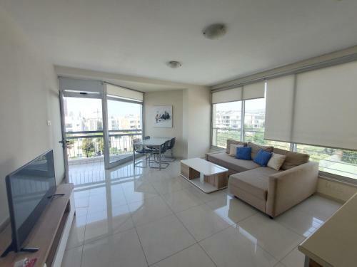 Marathon Sea View Apartment 407