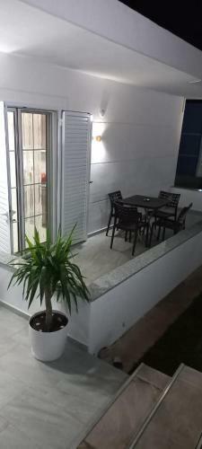 Hostal Arjan Dyli Guesthouse