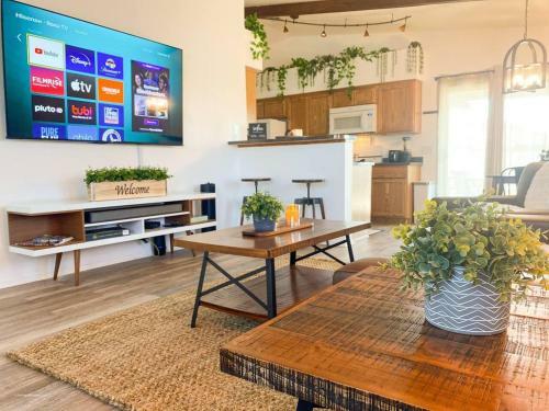 Peaceful, 3br King Home With Bbq, Fire Pit & Huge Tv