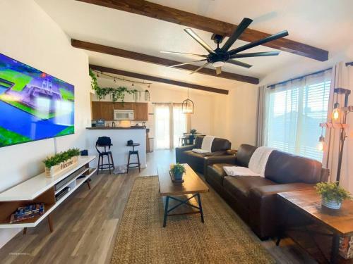 Peaceful, 3br King Home With Bbq, Fire Pit & Huge Tv