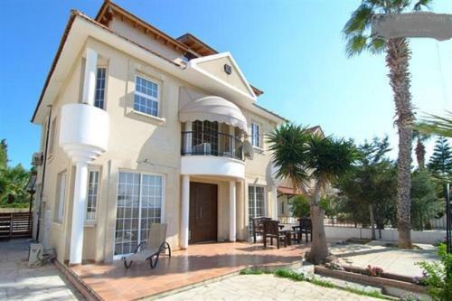 4 Bedroom Villa With Private Pool Near Beach