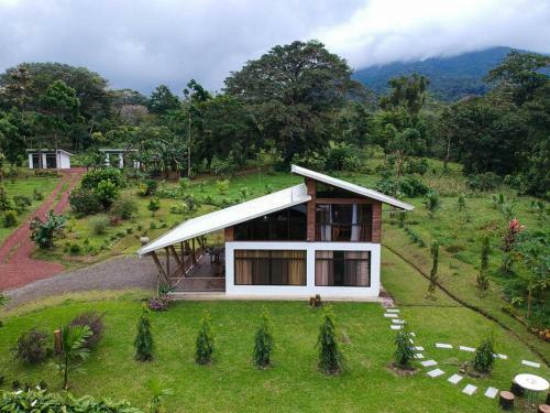 Casa Villa Jade - 10km De R�o Celeste