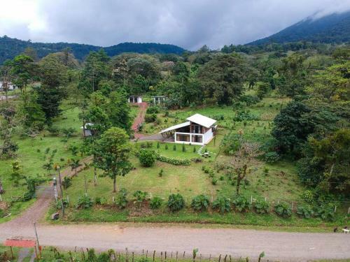 Casa Villa Jade - 10km De R�o Celeste
