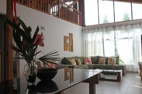 Casa Villa Jade - 10km De R�o Celeste
