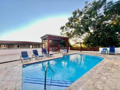 Apartamento Views 2b @sunset Estates, West End