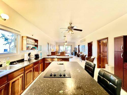 Apartamento Views 2b @sunset Estates, West End