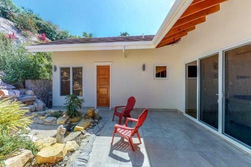 Paradise Villa @coral Views, French Harbour