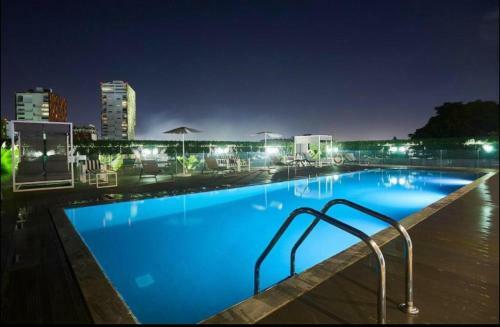 Luxurious 1 Bedroom Apartment Available