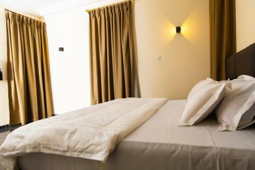 Apartamento 3 Bedroom Fully Furnished Available For Rent