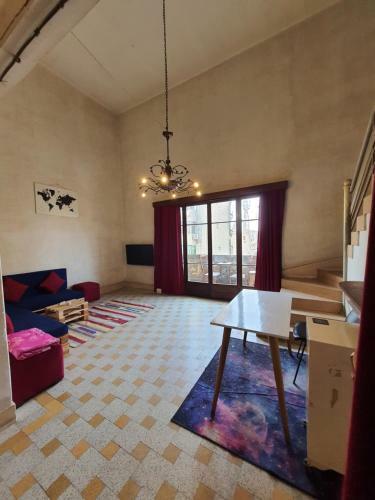 Antique Apartment In Downtown - Unique Experience