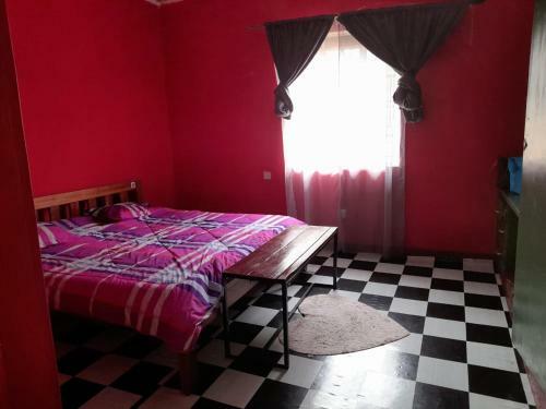 Lovely 3 Bedroom Apartment With Ample Parking!