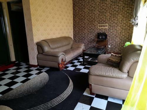 Lovely 3 Bedroom Apartment With Ample Parking!