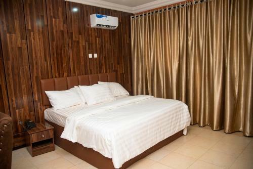 Hotel Enland Suites & Apartments