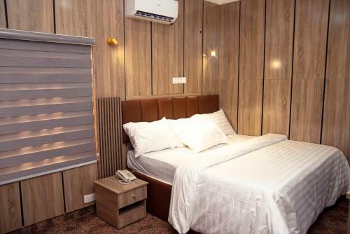 Hotel Enland Suites & Apartments