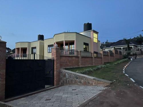 Hostal Room In House - Nshuti Spacious Quiet Rm For Short Long-term
