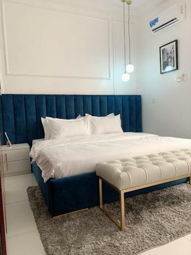 Lovely 2 Bedroom Apartment