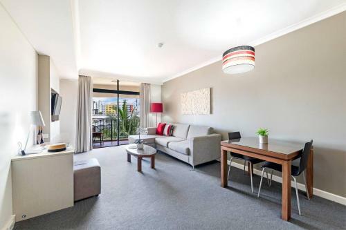 Apartamento Breezy Harbourside Getaway - Balcony & Resort Pool