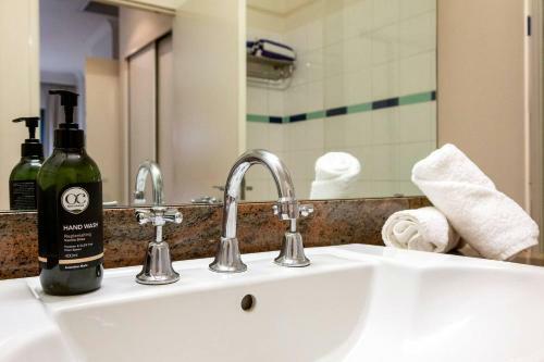 Apartamento Harbourside Escape W Pool & Leafy Alfresco Patio