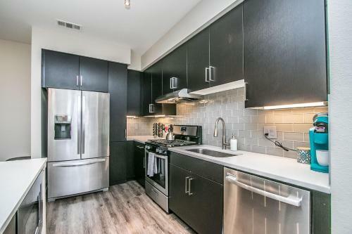 Apartamento New! Rooftop Pool With Mountain Views+king Beds