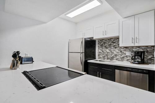Stay Gia--newly Renovated 2br Apartment--pool