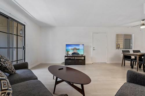 Stay Gia--newly Renovated 2br Apartment--pool
