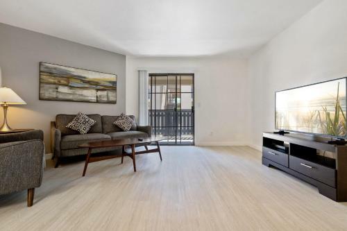 Stay Gia--newly Renovated 2br Apartment--pool
