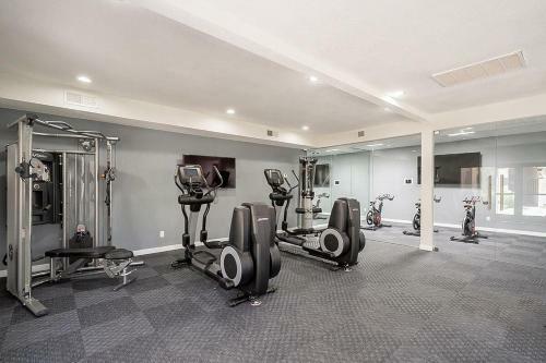 Stay Gia--newly Renovated 2br Apartment--pool