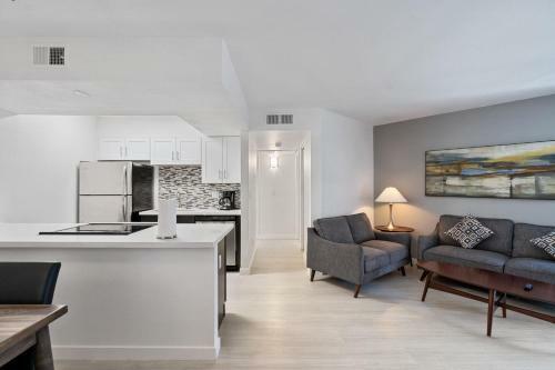 Stay Gia--newly Renovated 2br Apartment--pool