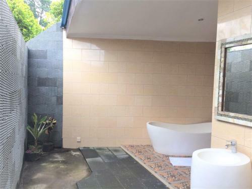 Hostal Room In Villa - Villa - Warung Aromachampuhan