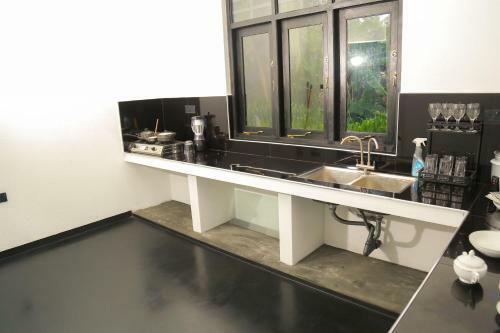 Hostal Black And White Unakuruwa