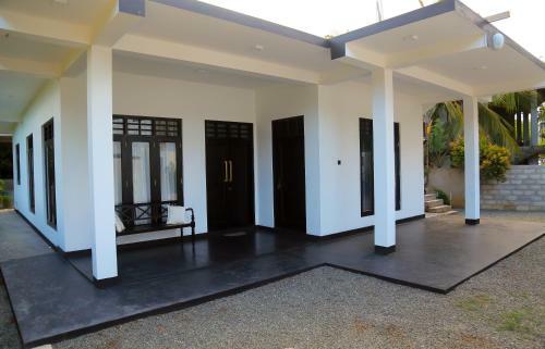 Hostal Black And White Unakuruwa