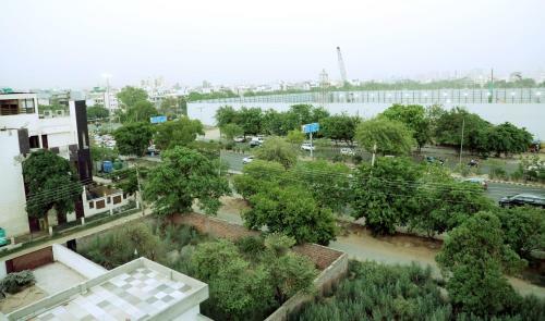 Niketan Medanta Palm Service Apartment