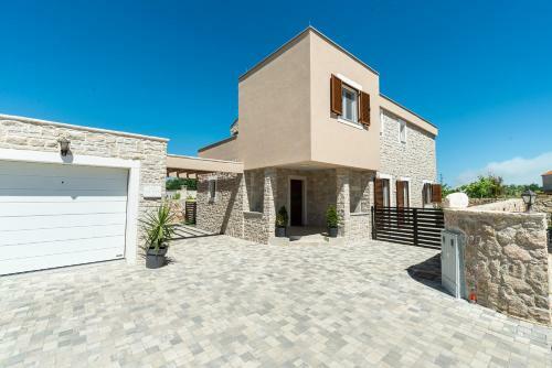 Luxury Villa With Pool,jacuzzi And Sauna/04
