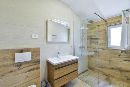 Luxury Villa With Pool,jacuzzi And Sauna/04