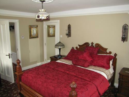 Riverside Lodge B&B