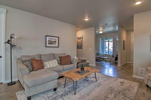 Upscale And Modern Colorado Springs Townhome!
