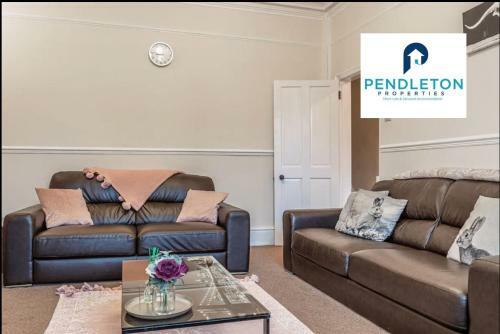 Spacious 4 Bedrooms/3 Bathroom Home In Chorley